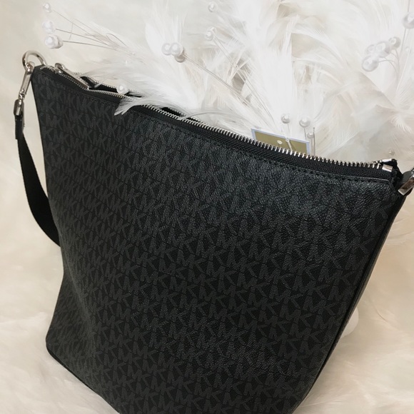 NEW MICHAEL KORS BLACK BUCKET MESSENGER FULTON - Picture 4 of 8